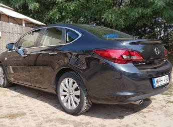 OPEL Astra 1.4 T Cosmo OPEL Astra 1.4 T Cosmo
